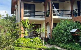 Casa pé na areia em praia paradisíaca